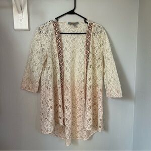 Flying tomato lace ombré embroidered cream/beige pink
Open front kimono coverup